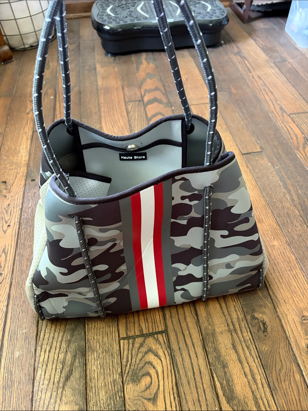 Haute Shore green Camo Tote Purse  Beach Bag Neoprene Wallet.